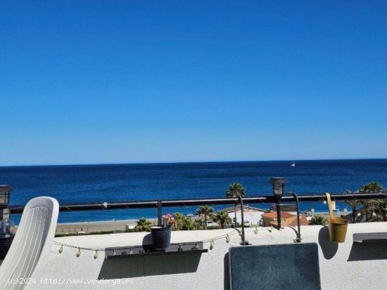 ADOSADO EN PRIMERA LÍNEA DE PLAYA EN MANILVA - MALAGA