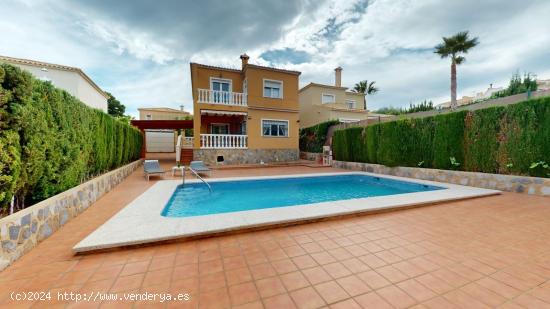 SE VENDE CHALET DE CUATRO DORMITORIOS EN LA NUCÍA. SEVENDGROUP.COM - ALICANTE