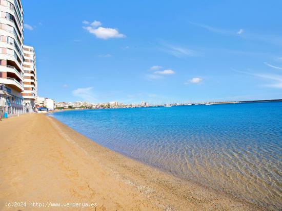 APARTAMENTO REFORMADO CON VISTAS AL MAR, PISCINA Y LICENCIA TURÍSTICA - ALICANTE