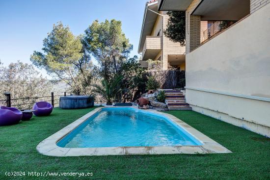 CASA EN VENDA A LA POBLA DE CLARAMUNT - XARÓ - JARDÍ AMB PISCINA - BARCELONA