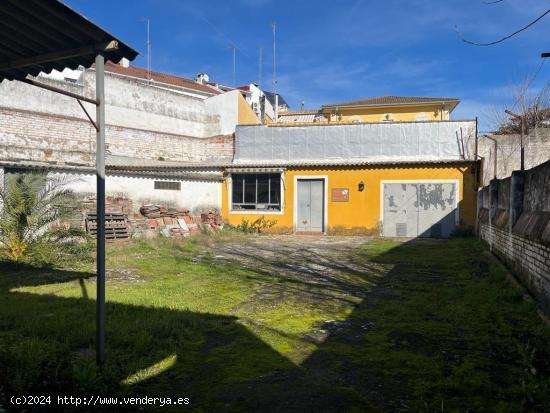 PARCELA DE 3000 M2 SEGREGABLE EN TRES CON DOS CHALETS - CORDOBA