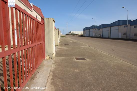 Nave en venta sin posesión en el polígono industrial de Lobón - BADAJOZ