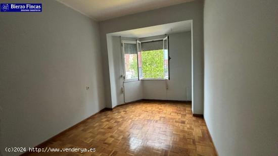 PISO DE 4 HABITACIONES EN ZONA CORREOS DE PONFERRADA! - LEON