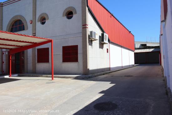 Nave Industrial en El Portal con parcela de 1.140 metros - CADIZ