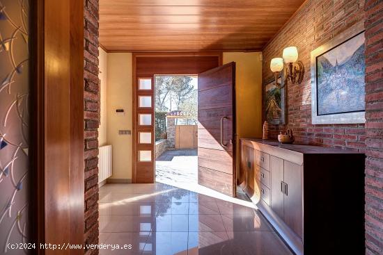 Espectacular casa amb jardí i piscina en un entorn privilegiat - BARCELONA