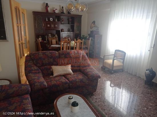 SE VENDE PISO Y LOCAL EN SAN PEDRO(PUEBLO) EN BUEN ESTADO, CON 5 DORMITORIOS. - ALBACETE