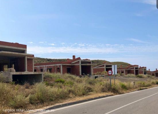 Suelo urbano con obra sin terminar en Busot. - ALICANTE