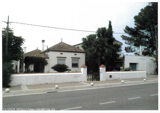 Casa con finca de 2.350 m2 en Santa Bárbara ( Tarragona) - TARRAGONA