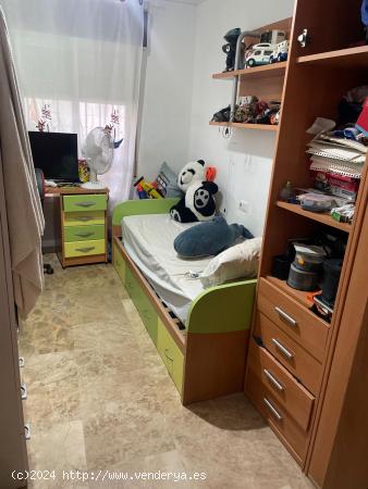 Piso en recinto cerrado con garaje y trastero en Málaga! - MALAGA