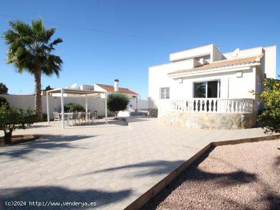  VILLA INDEPENDIENTE EN LA SIESTA - TORREVIEJA - ALICANTE 