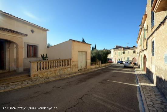 SOLAR URBANO EN MONTUIRI - BALEARES