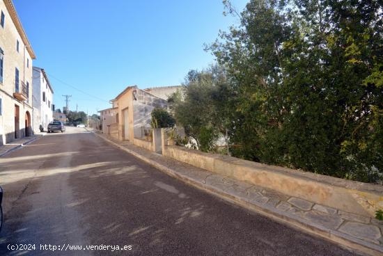 SOLAR URBANO EN MONTUIRI - BALEARES