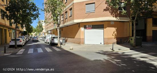 LOCAL ESQUINERO EN PLANTA BAJA CON VADO - CASTELLON