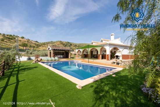 Estupendo chalet con apartamento y piscina en Salar - GRANADA