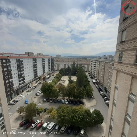  AMPLIO PISO CON GARAJE EN BARAÑAIN - NAVARRA 