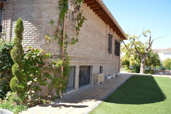 EXCLUSIVO CHALET UNA PLANTA CON 2300M2 DE PARCELA - GRANADA