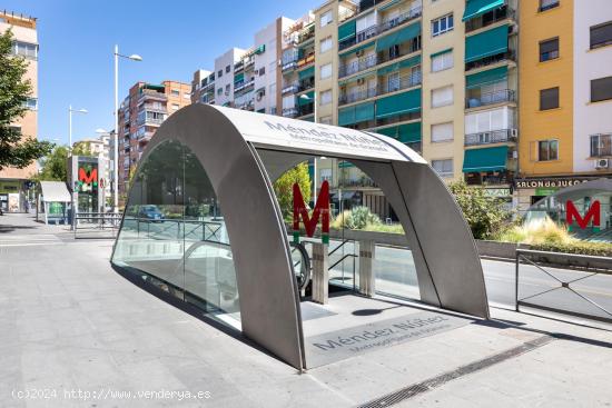 JUNTO AL COLEGIO SAN ISIDORO - GRANADA