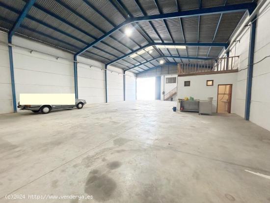 NAVE DE 450 M2 EN LANTEJUELA - SEVILLA