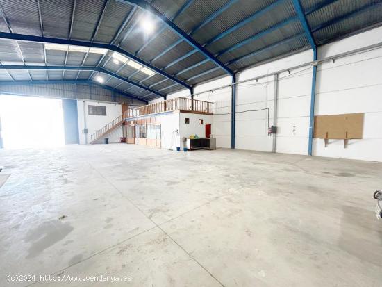 NAVE DE 450 M2 EN LANTEJUELA - SEVILLA