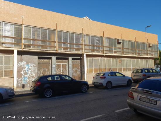 Nave industrial en Elche zona Carrus, 1730 m2 - ALICANTE