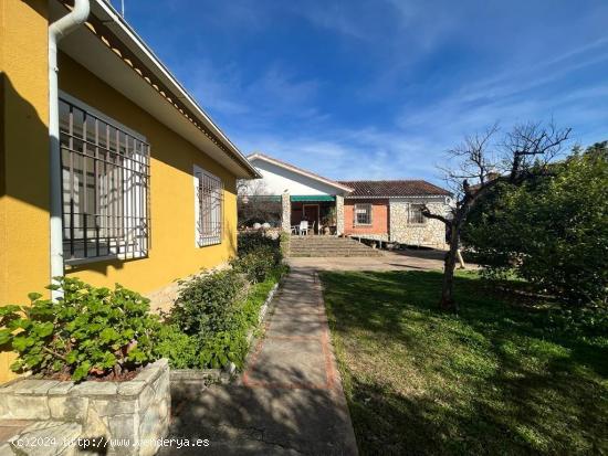 PARCELA DE 3000 M2 SEGREGABLE EN TRES CON DOS CHALETS ZONA CALASANCIO-SANSUEÑA ( CORDOBA ) - CORDOB