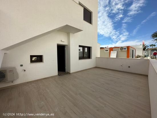 Nuevo Bungalow en la urbanización SUNNY HILLS con vistas hermosas - ALICANTE