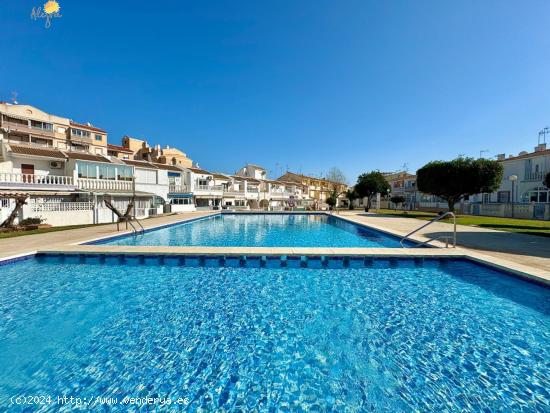 Encantador adosado con increíble diseño+ preciosa piscina y garaje incluido+ LICENCIA TURISTICA - 