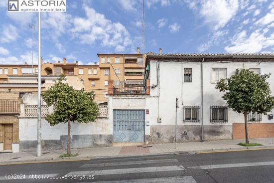 Casa con gran patio para reformar en Cardenal Parrado - GRANADA