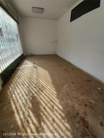 Se vende Local en Avd de Alemania - CACERES