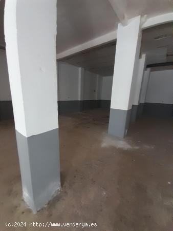 Se vende Local en Avd de Alemania - CACERES