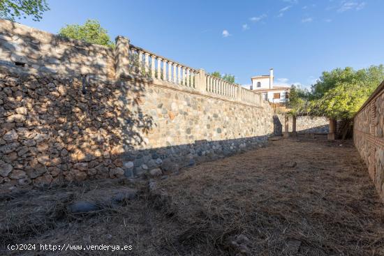  Parcela urbana de 700m en la mejor zona de durca - GRANADA 