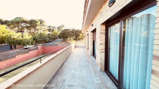 Casa de 385 m2 amb parcel·la. la de 800 m2 amb vistes al mar i muntanya - BARCELONA