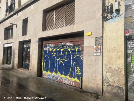 Plaza de parking para coche grande. - BARCELONA