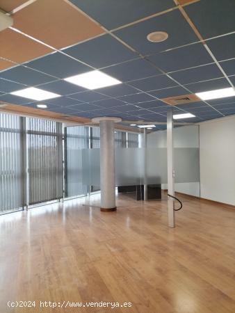 Atencion ,oficinas en Edificio de Cristal de Avenida Gutierrez Mellado¡¡¡ - MURCIA