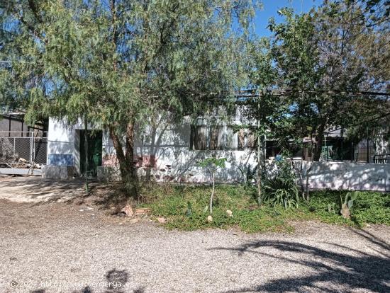 Casa de campo con tres dormitorios en Aguaderas - MURCIA