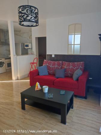 Acogedor apartamento de dos dormitorios en Urbanización Calarreona con vistas al mar - MURCIA