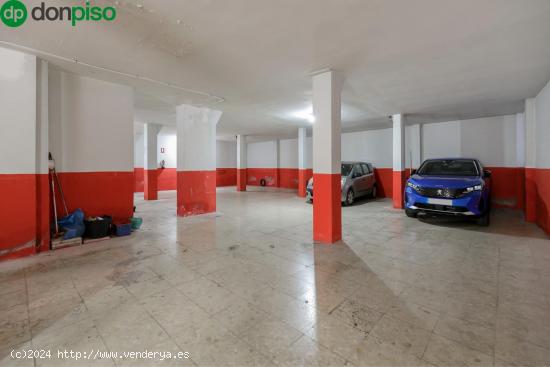  Local Comercial con 254 metros cuadrados junto a Carretera de la Sierra. - GRANADA 