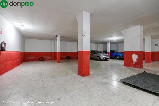 Local Comercial con 254 metros cuadrados junto a Carretera de la Sierra. - GRANADA