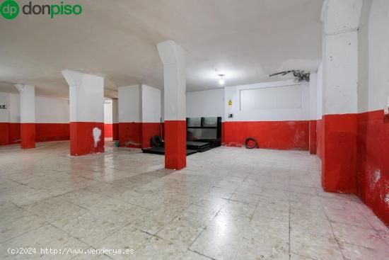 Local Comercial con 254 metros cuadrados junto a Carretera de la Sierra. - GRANADA