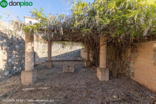 Parcela urbana de 700m en la mejor zona de durca - GRANADA