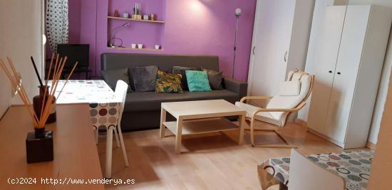  Colorido estudio ideal para parejas en Malasaña, todos los gastos incluidos - MADRID 