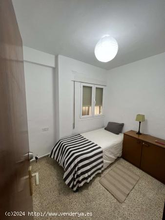 Habitación en piso compartido en Granada - GRANADA