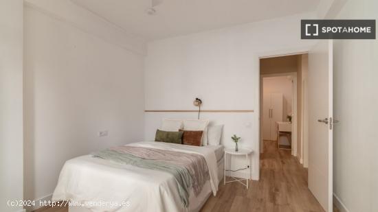 Alquiler de habitaciones en piso de 7 habitaciones en Sant Gervasi - Galvany - BARCELONA