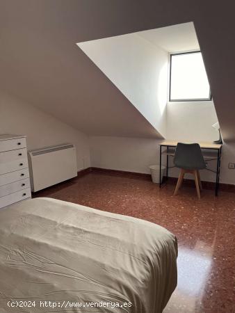 Habitación en piso compartido en Jaén - JAEN