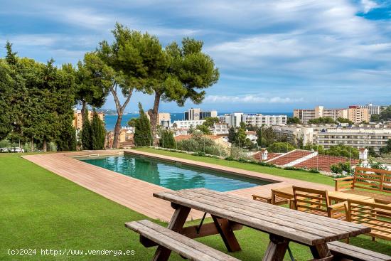 CHALET EN EXCLUSIVA URBANIZACIÓN CON VISTAS AL MAR - BALEARES