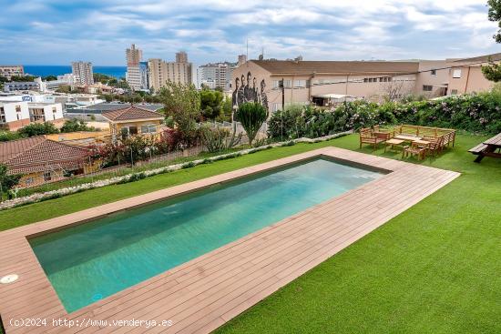 CHALET EN EXCLUSIVA URBANIZACIÓN CON VISTAS AL MAR - BALEARES