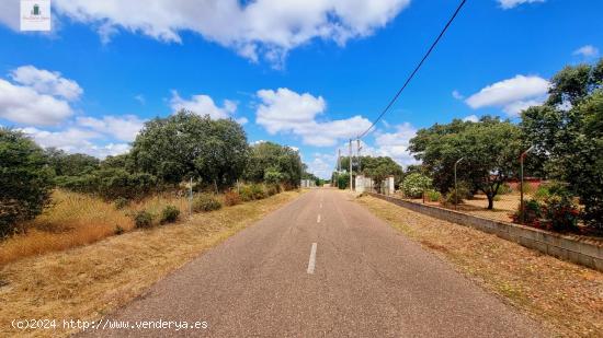 Terreno de 5000 m2 en urbanización Tres Arroyos, Badajoz - BADAJOZ