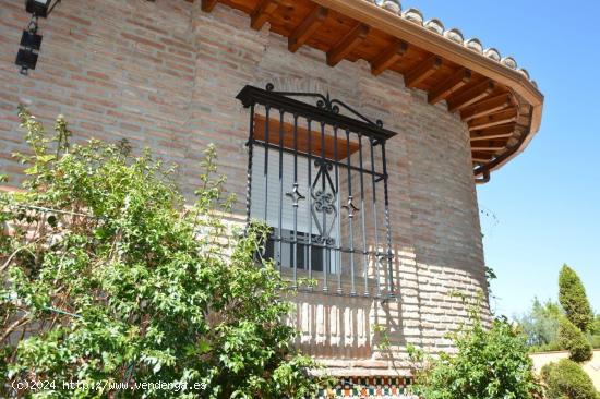 EXCLUSIVO CHALET UNA PLANTA CON 2300M2 DE PARCELA - GRANADA