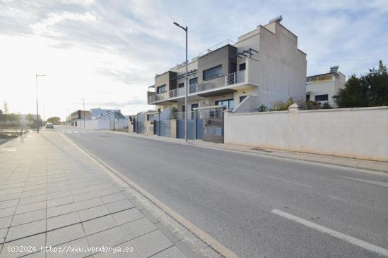 Solar de 165,82 m2 situado en el Vial de Churriana de la Vega. - GRANADA