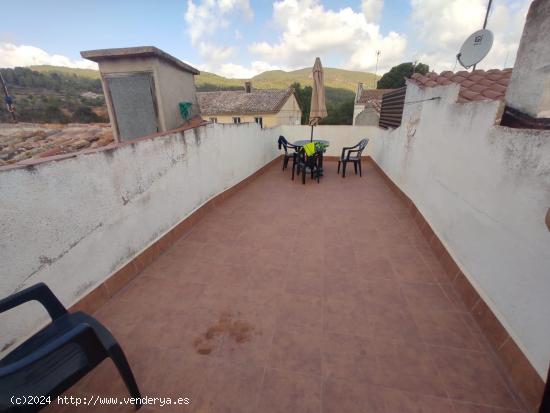  CASA CON TERRAZA EN EL PUEBLO  DE TORRELLES DE FOIX (BARCELONA ) - BARCELONA 